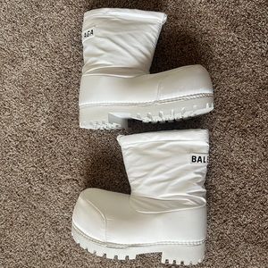 Balenciaga Alaska Ski Boots size (42)